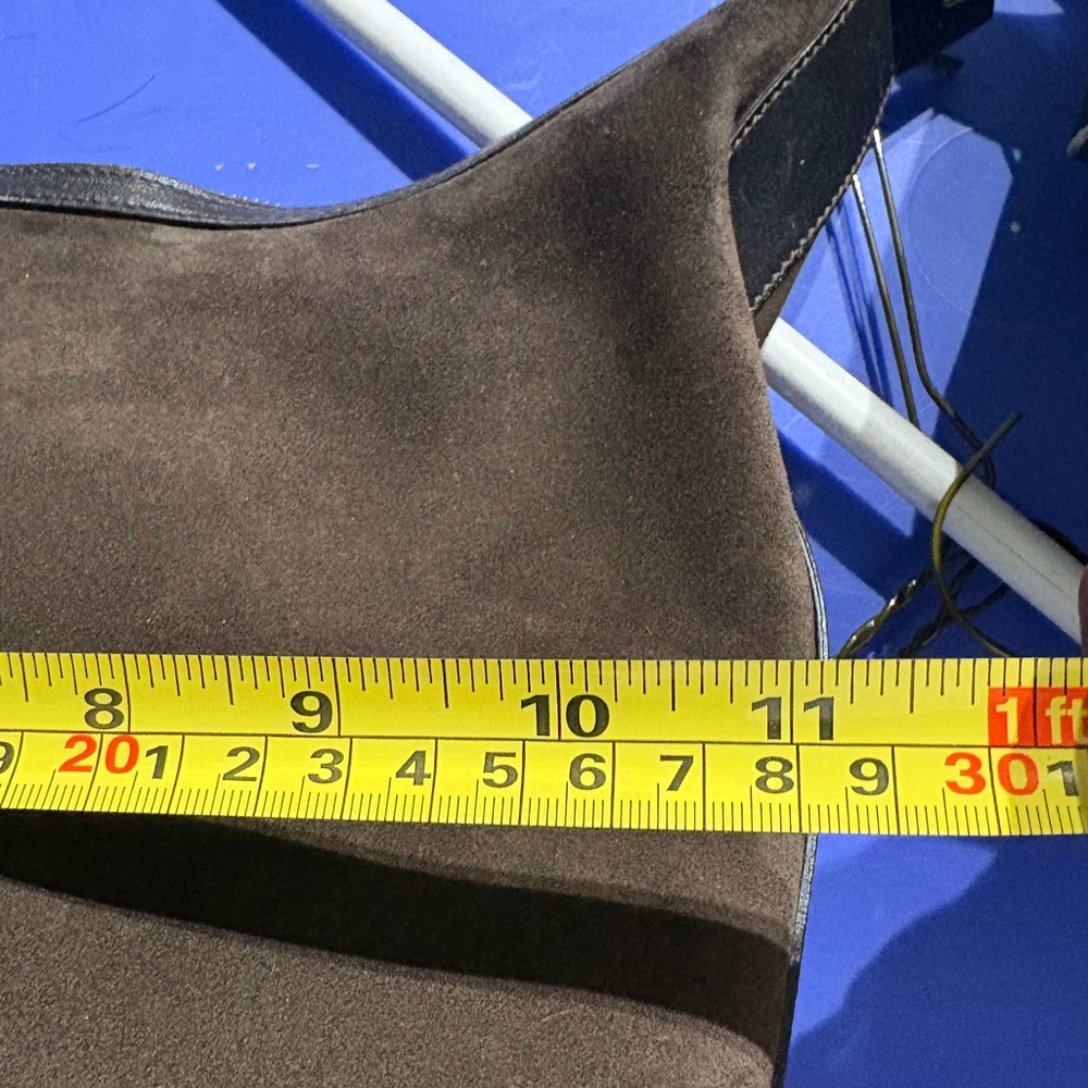 Vintage Gucci Brown Hobo Bag with Luxurious Suede Texture ( READ) - Picture 12 of 13